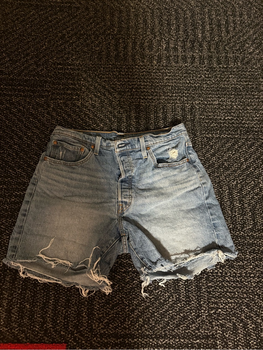 levi’s medium wash jorts size 32
